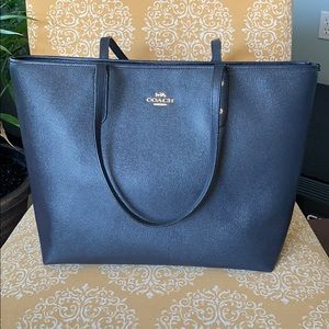 Coach tote in navy blue